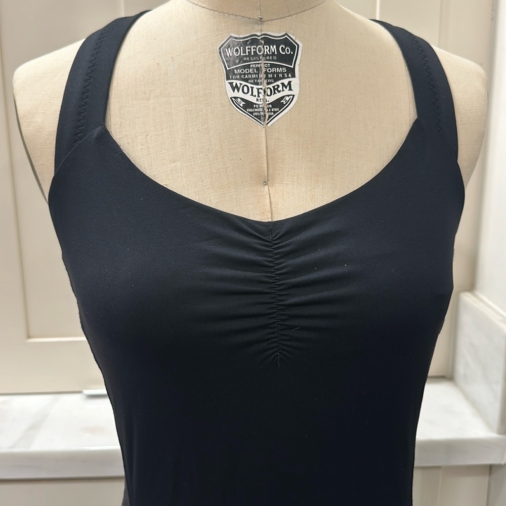 Lululemon Tank Top size 6 but fits more like a 4. EUC